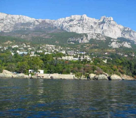 Прокуратура потребовала отобрать у застройщиков 8 га земли у моря в Алупке 