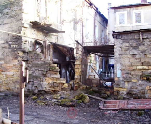 В мэрии решили, что рушащийся дом на Черноморского Казачества можно восстановить