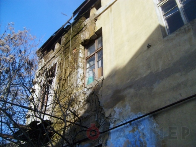 Обвал на улице Черноморского Казачества пытаются остановить