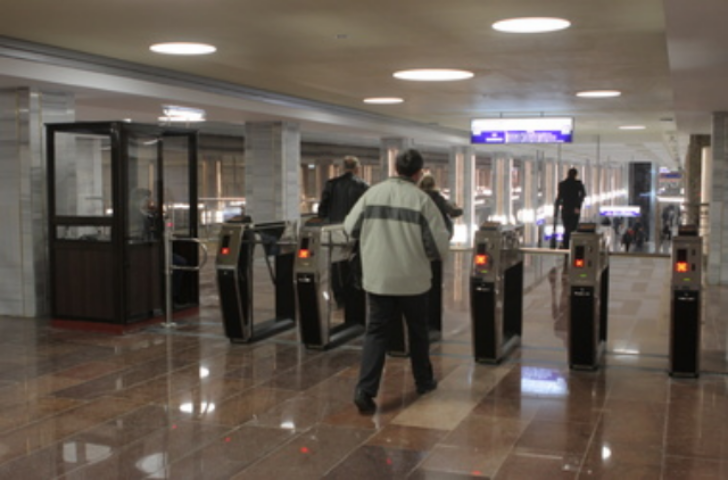 В метро Киева раскладки с прессой заменят автоматы