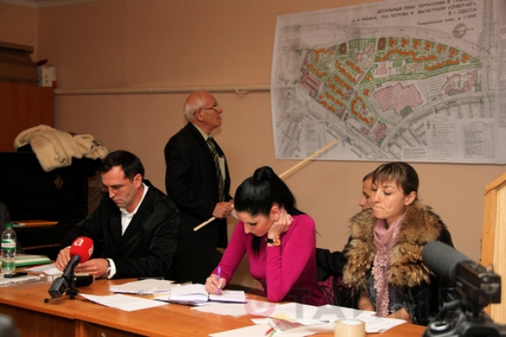 Одесситы протестуют против строительства жилмассива на месте их гаражей