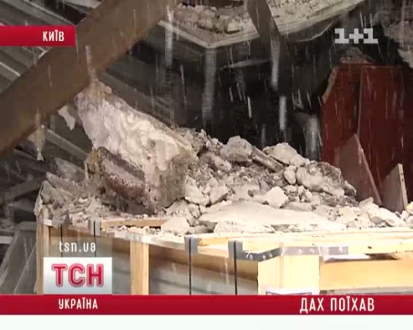 Кровли уже не выдерживают снега и убивают собой людей