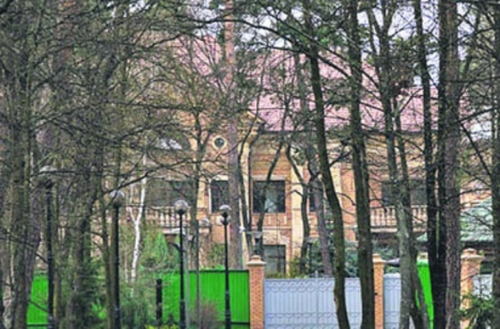 Как живется за высоким забором госдач в Конча-Заспе