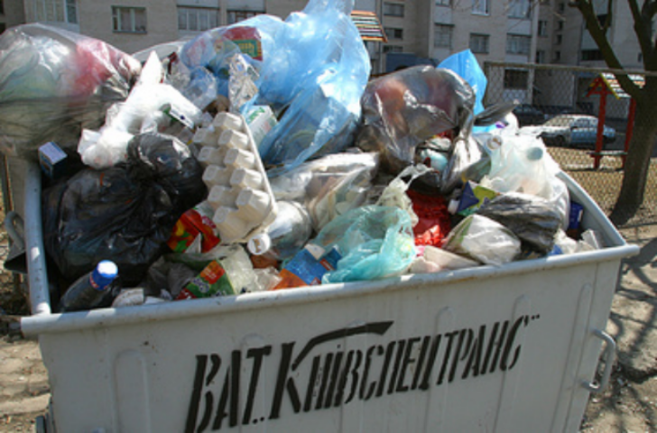 Киевских предпринимателей заставят заплатить за мусор