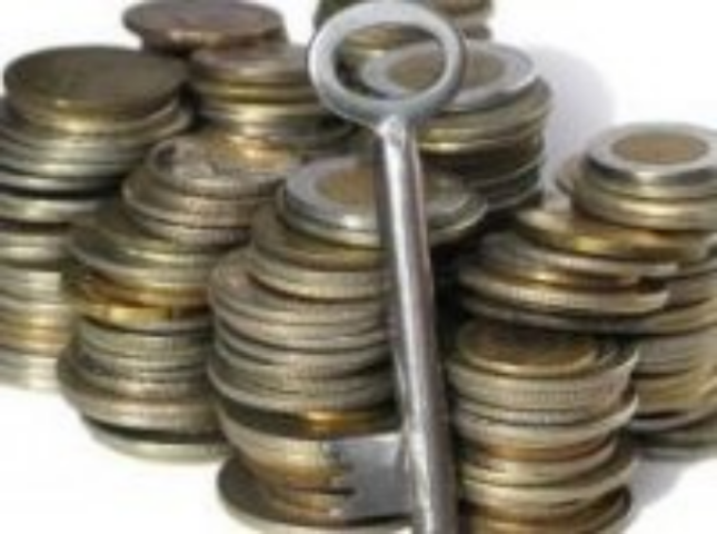 Чем объясняетя рост объема вкладов физлиц в украинских банках в 2012 году?