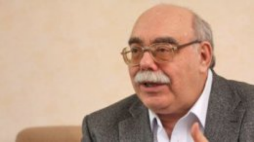 Азарову следует делать экономику конкурентной, а не импорт замещать