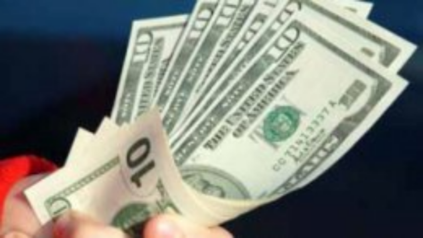 39% украинцев считают доллар самой надежной валютой