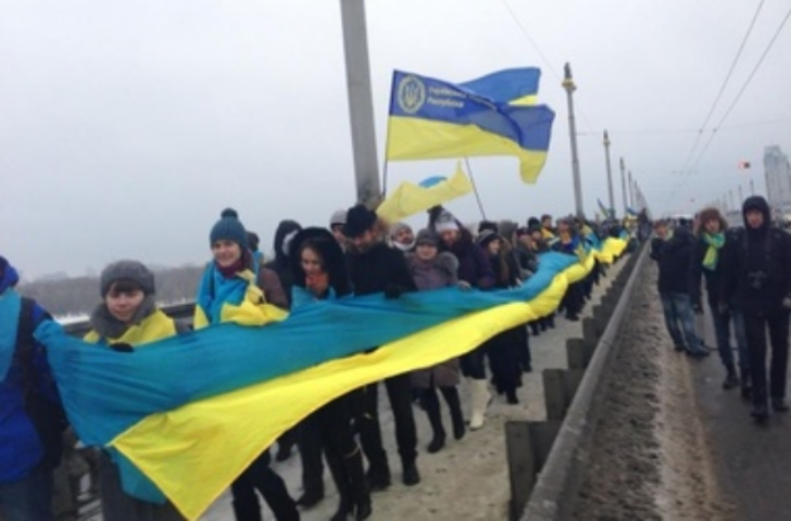 В Киеве соединяют Украину цепью из людей