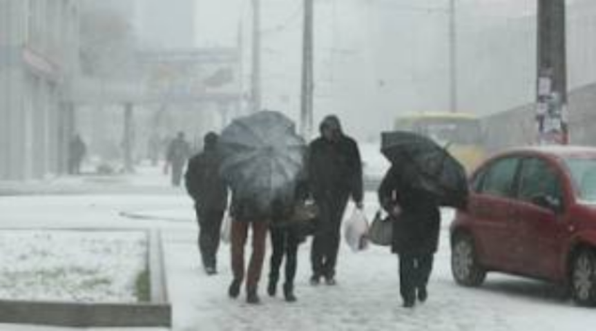 В пятницу Украину снова будет заливать и засыпать