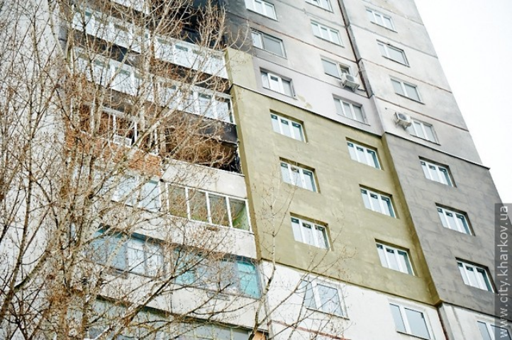 Жильцы, которые заселились в дом после взрыва, подарили Кернесу торт