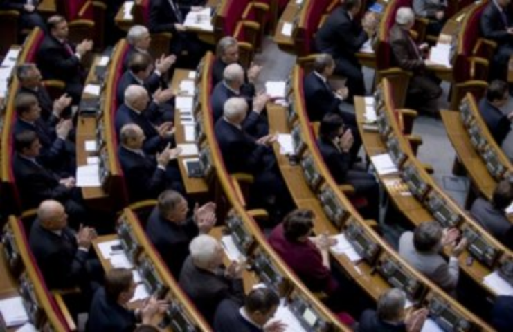 Депутатам-пенсионерам власти дали больше денег, чем детям с ДЦП
