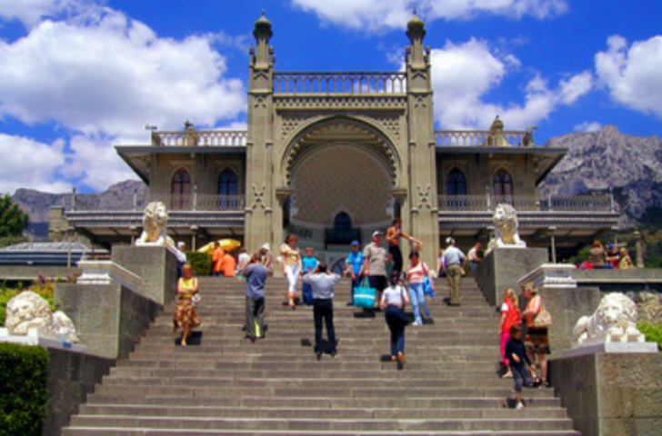 Почем туристические маршруты в Крыму и в мире