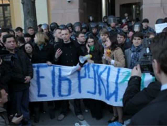 Милиция задержала брата Бригинца во время протестов против стройки