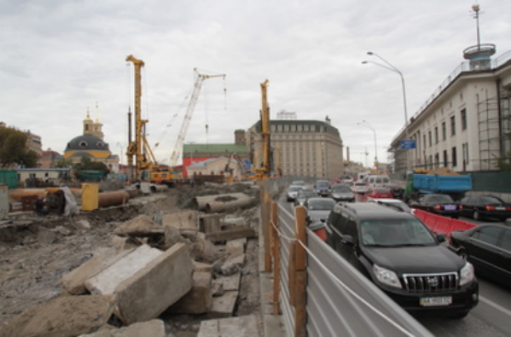 В Киеве перекроют движение на Набережном шоссе
