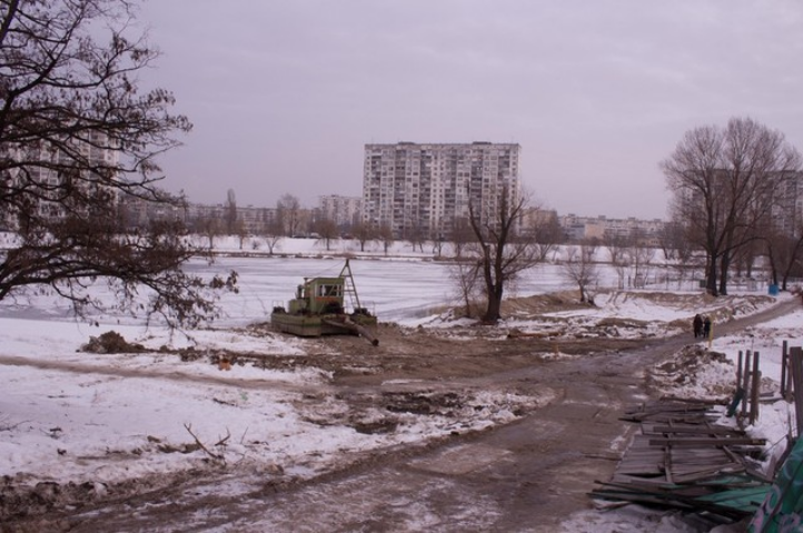 В Киеве развернули очередную скандальную стройку. Фото