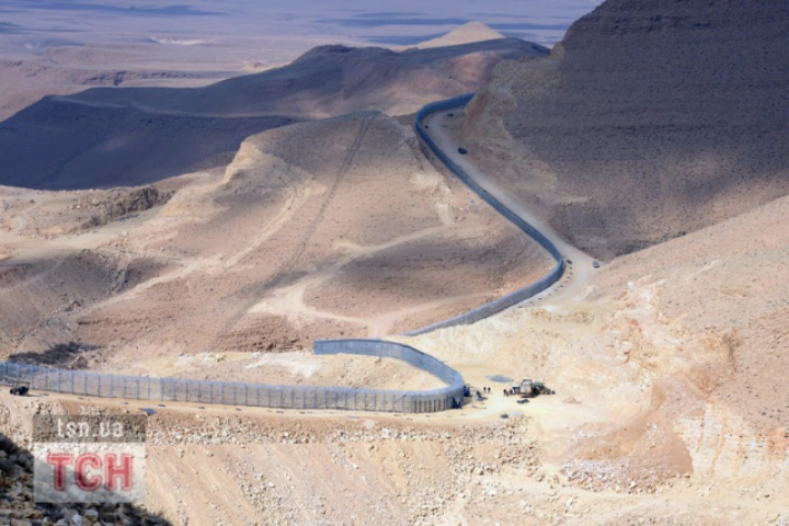 Израиль отгородился от Египта 230-километровой стеной