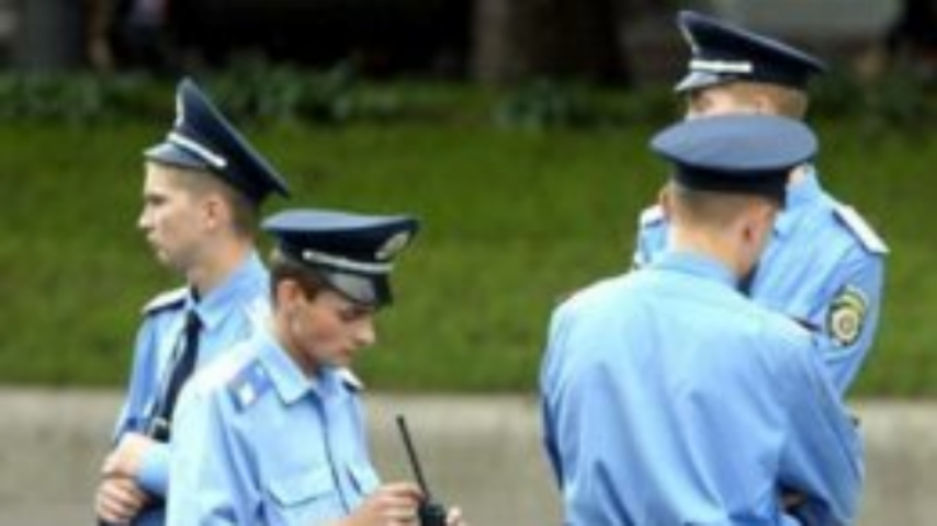 Милиция и налоговики будут ездить в метро бесплатно