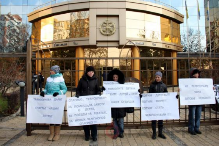 Суд оставил школу одесского яхт-клуба без помещения