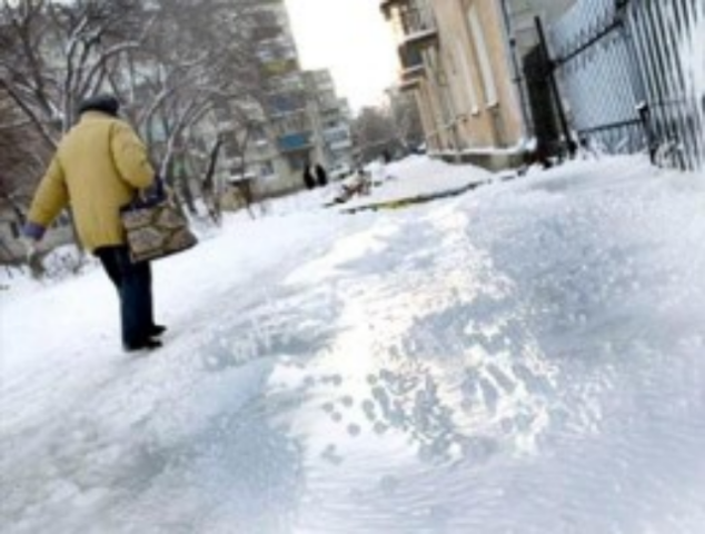 Скользкое дело: как правильно ходить и падать в гололед