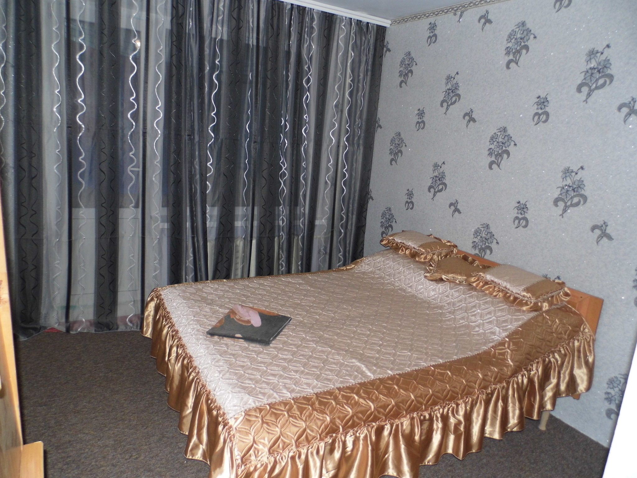 3-комнатная квартира посуточно 69 м², Короленко ул., 31