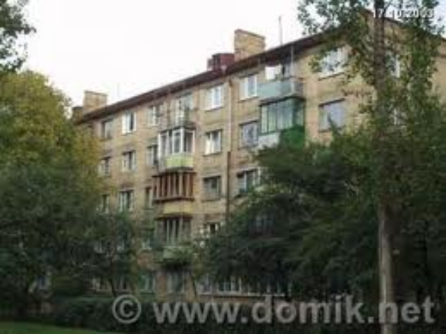 На Нивках «хрущевки» обещали снести, но пока они дорожают