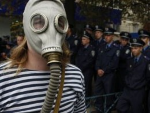 Кто подсаживает украинцев на «веселящий газ»?