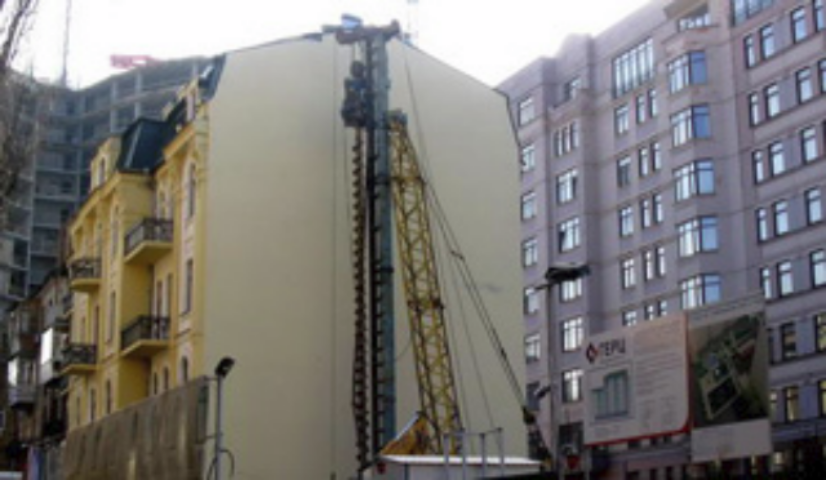 Запрещенная стройка в центре Киева выросла до 12 этажей