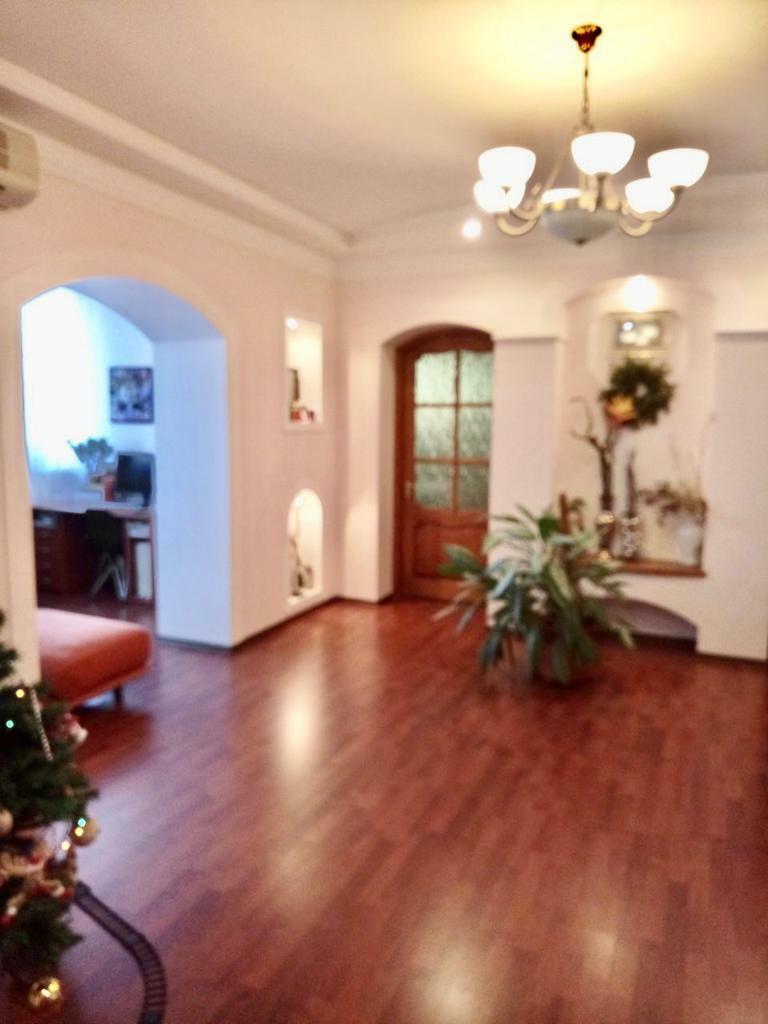 Продаж 5-кімнатної квартири 173 м², Виконкомівська вул., 7