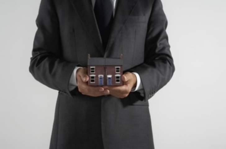 Какие налоги надо платить при переписывании квартиры