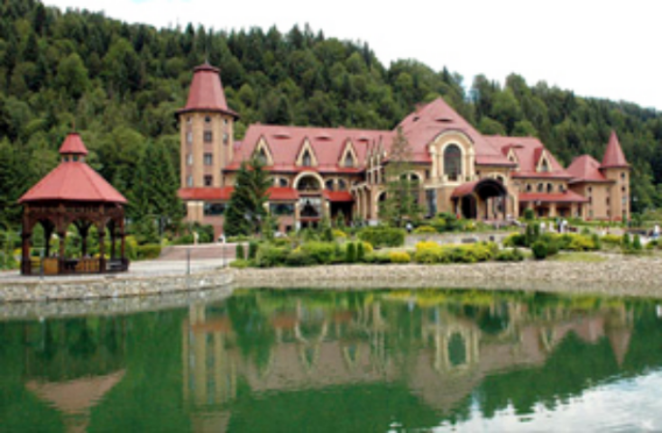 Хто будує карпатське "Межигір'я"