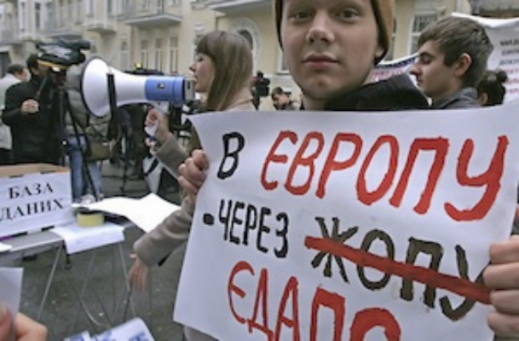 Закон о биометрических паспортах: добро пожаловать в "собачьи будки"?