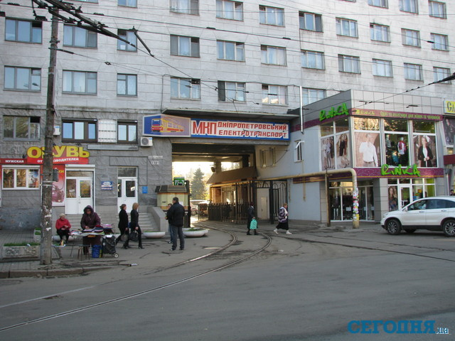 Скандал в Днепре: водителей троллейбусов могут переселить из общежития в депо