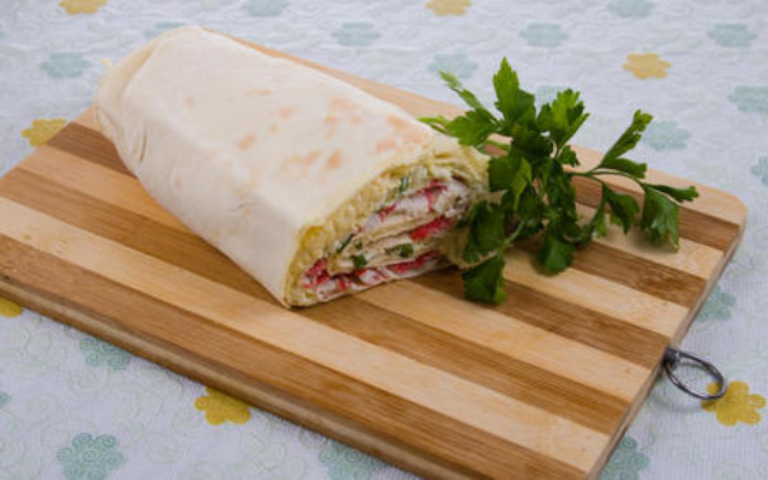 Какую закуску можно сделать из лаваша?