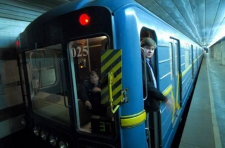 Киевское метро снова заговорило по-английски