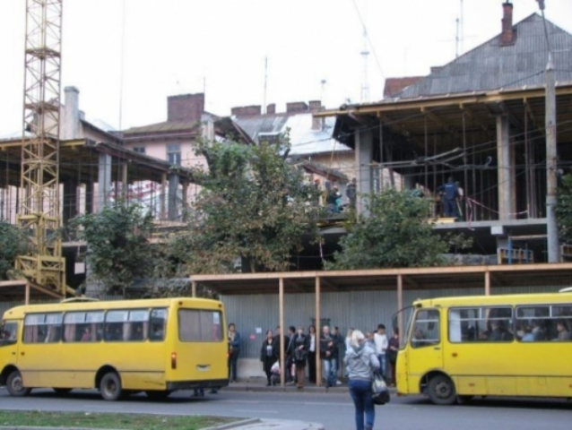 В центре Львова обвалился недостроенный дом