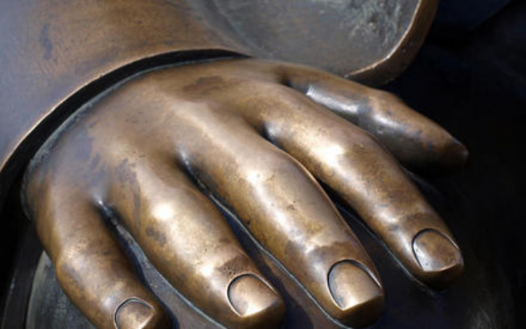 Какие нормы важнее: религии, морали или права?