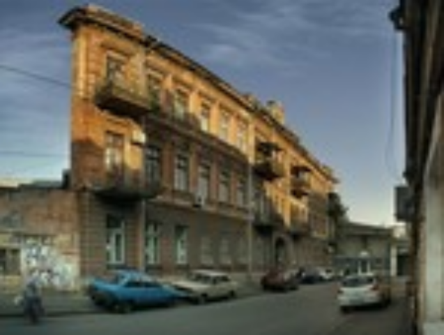 Что ждет легендарный дом с одной стеной в Одессе: элитный коттедж по соседству или статус памятника