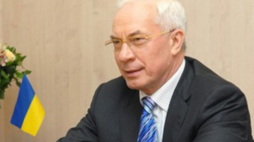 Азаров решил помочь учителям с приобретением жилья