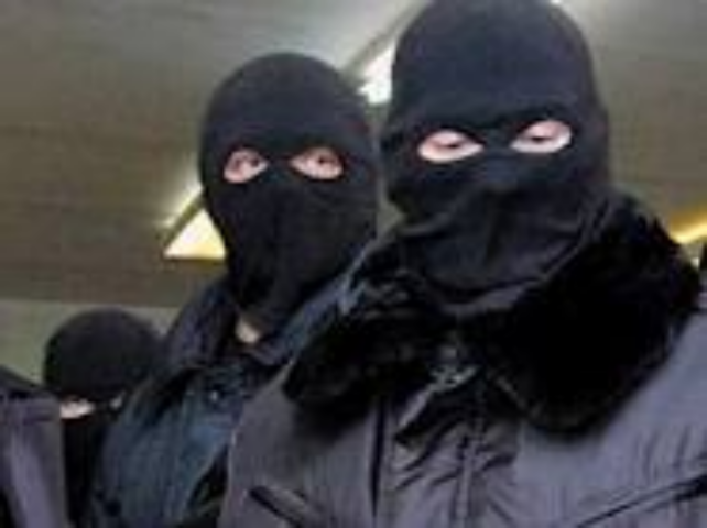 Твоя хата не скраю? До в'язниці!