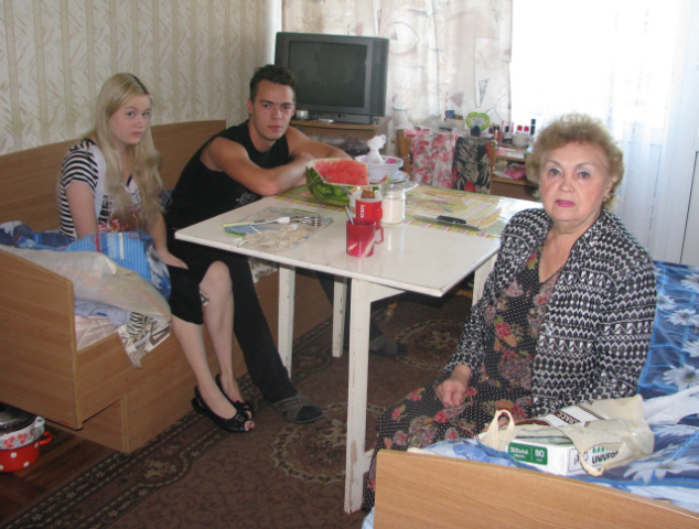 Жертвы взрыва 9-этажки в Харькове: "Вечером ездим смотреть на свои окна"