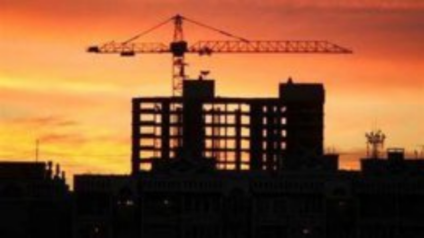 В Киеве насчитывается более 50 недостроенных высоток