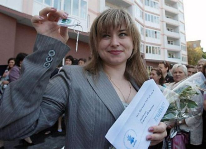 Азаров отказался решать «квартирный вопрос» за госсредства 