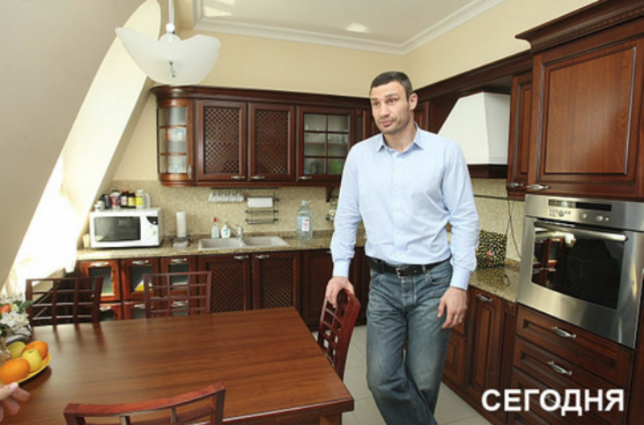 Кличко показал свою роскошную трехэтажную квартиру  

