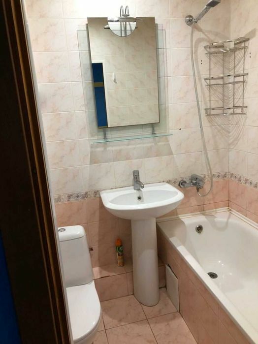 Продаж 1-кімнатної квартири 35 м², Героїв Праці вул.