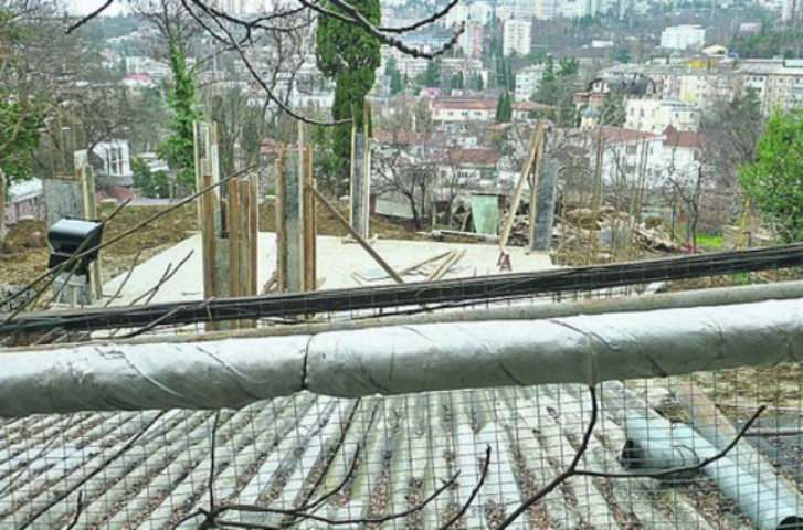 Скандальная стройка в Крыму: дом Чехова уже трещит по швам
