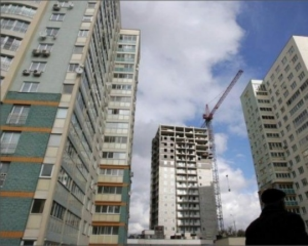 Рынок "первички" понемногу оживает, но застройщики работают на пределе 