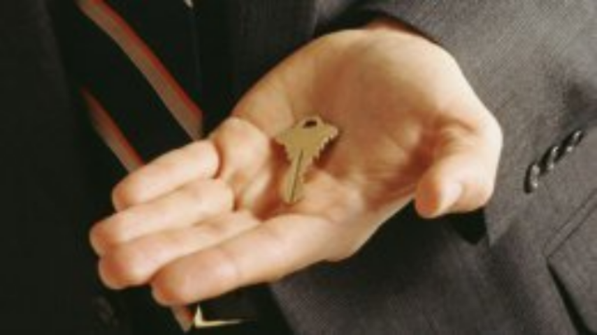 Ни один бывший депутат не вернул государству квартиру