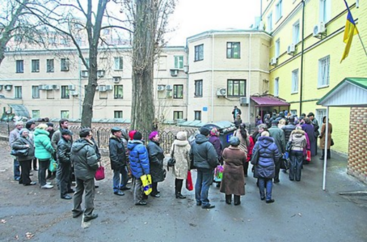 В БТИ - километровые очереди, киевляне занимают место с 5 утра

