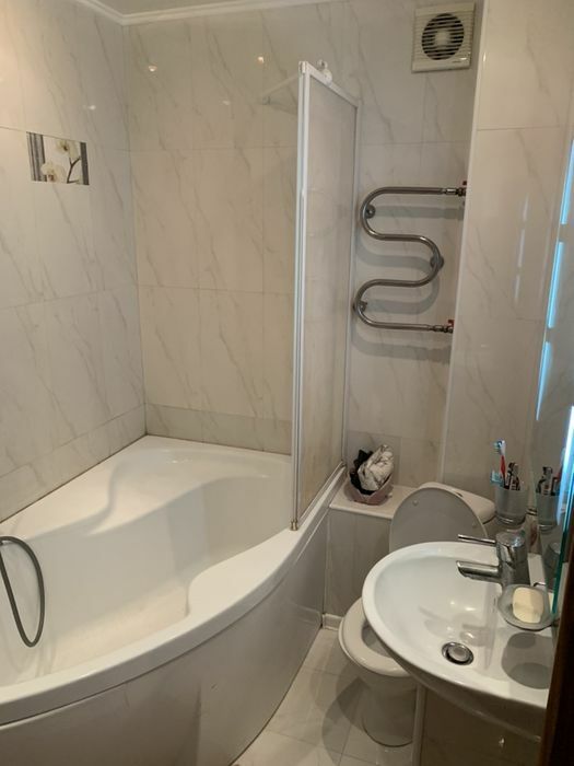 Продажа 3-комнатной квартиры 63 м², Амосова ул., 21