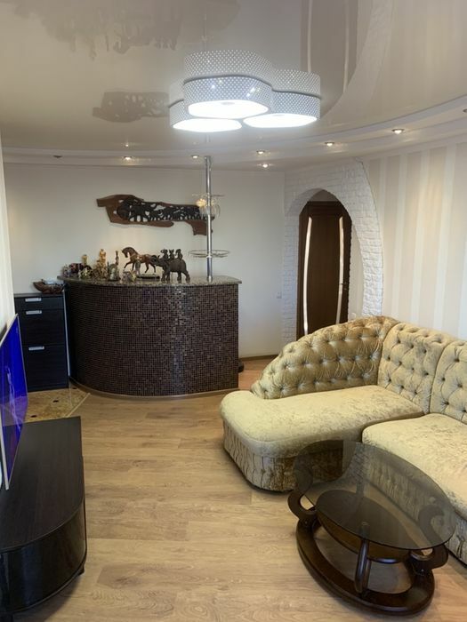 Продажа 3-комнатной квартиры 63 м², Амосова ул., 21